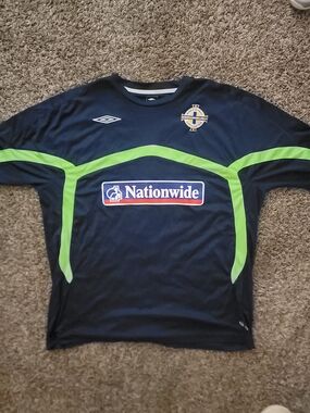 NORTHERN IRELAND 2008 FOOTBALL UMBRO TRAINING SHIRT JERSEY NATIONWIDE IFA